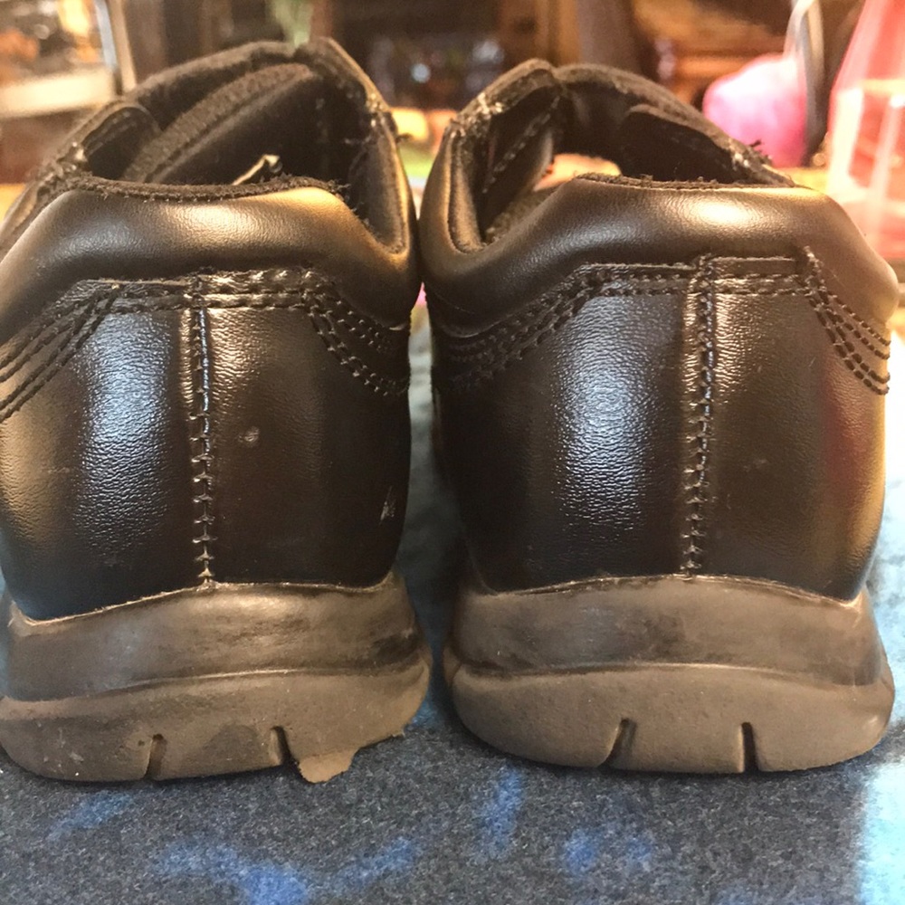 Comfortable skid resistant adjustable strap shoes - Picture 3 of 4